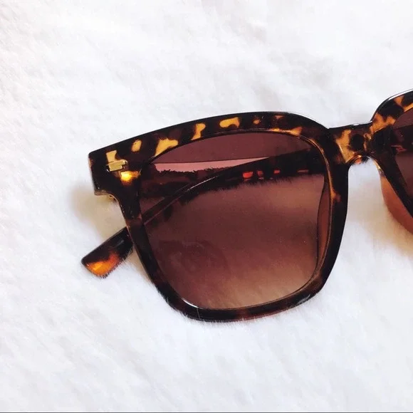 Cora Tortoise Brown Classic Square Sunglasses - Picture 4 of 9